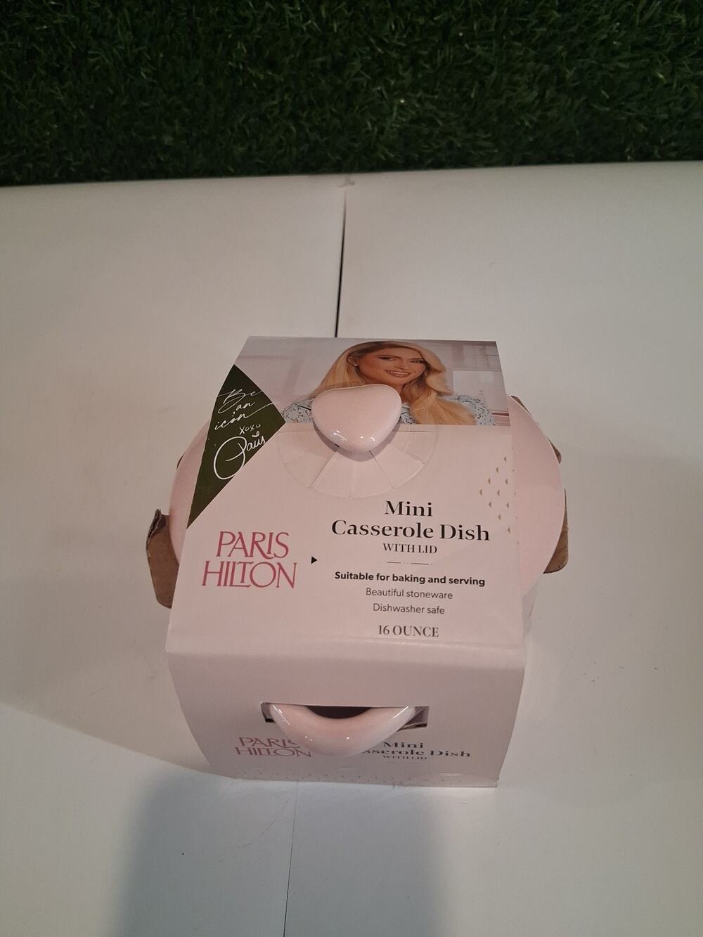 Paris Hilton 16 Oz Mini Casserole Dish Ceramic Baking Serving Pink Heart Knob
